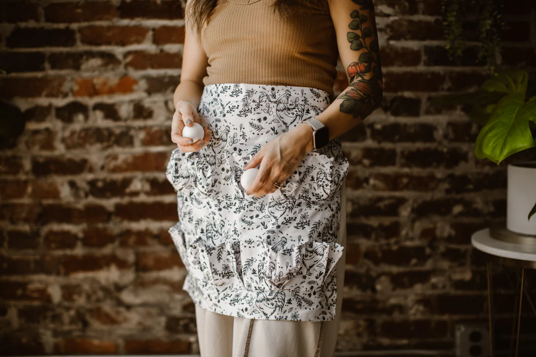New Floral Chicken Egg Apron - Image 5