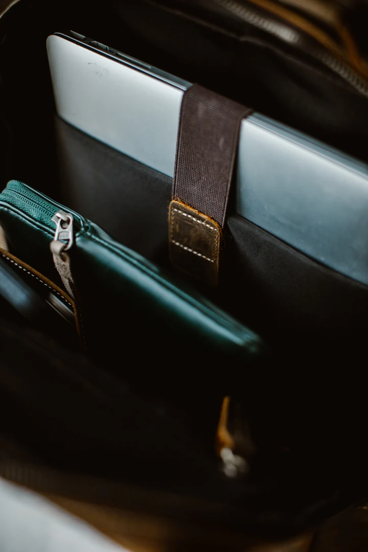 THE FARM BAG BY MATT MATHEWS - Image 12